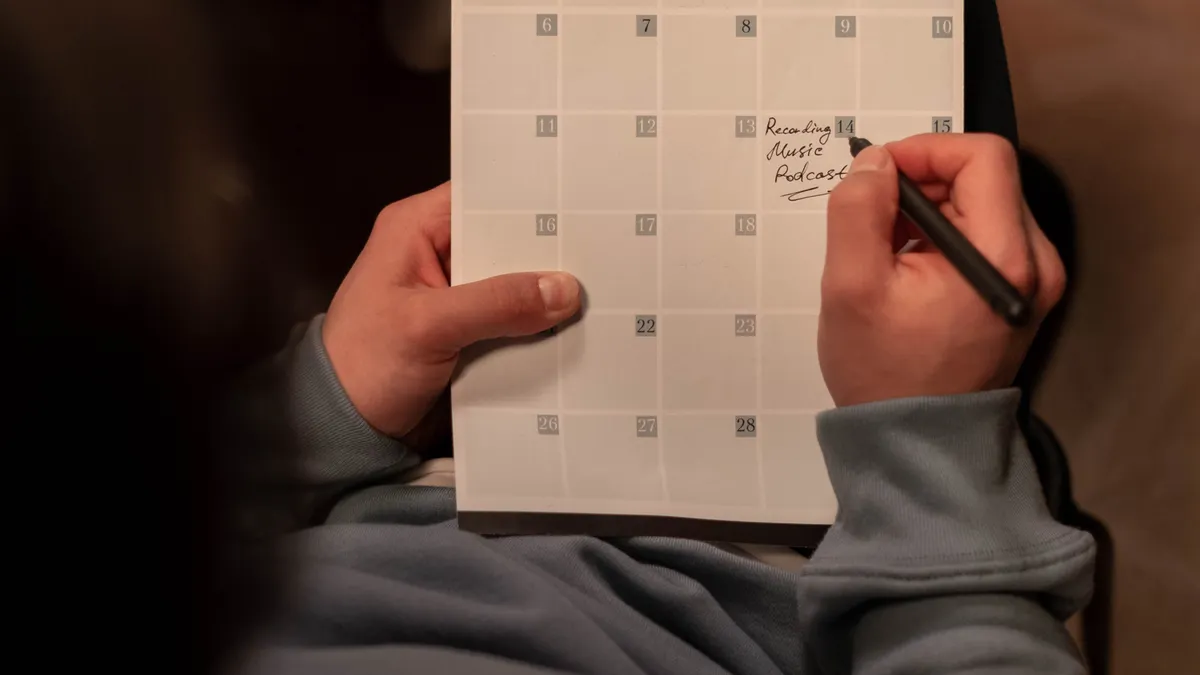 How to organize prompts for different content stages — Person Using Content Planer
